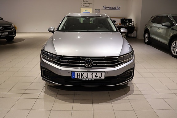Volkswagen Passat 2 of 5