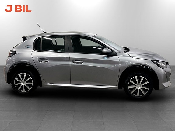 Peugeot e-208 13 of 15