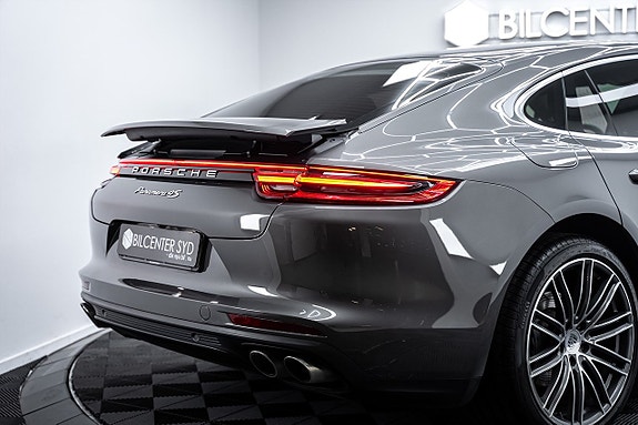 Porsche Panamera 4S 18 of 30