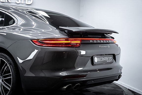 Porsche Panamera 4S 23 of 30