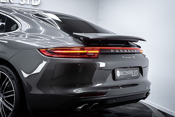 Porsche Panamera 4S 24 of 30
