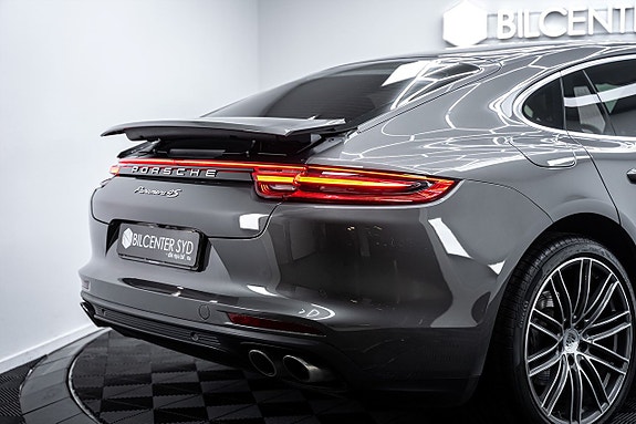 Porsche Panamera 4S 17 of 30