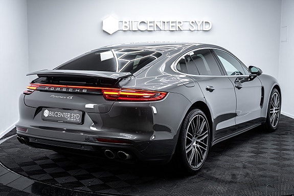 Porsche Panamera 4S 15 of 30