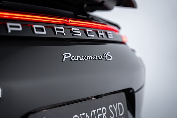 Porsche Panamera 4S 25 of 30