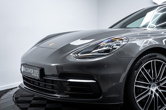 Porsche Panamera 4S 3 of 5