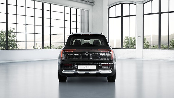 Mercedes-Benz GLB350 4 of 23