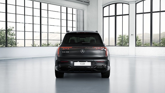 Mercedes-Benz GLB350 4 of 23