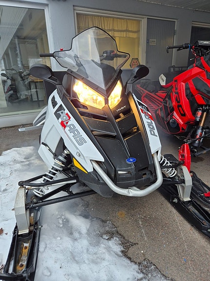 Polaris Indy 550 2 of 5