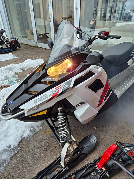 Polaris Indy 550 3 of 5