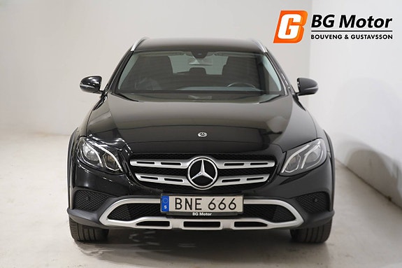 Mercedes-Benz E220 d 2 of 5