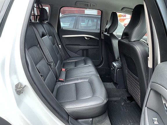 Volvo XC70 11 of 13