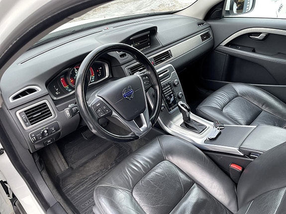 Volvo XC70 9 of 13