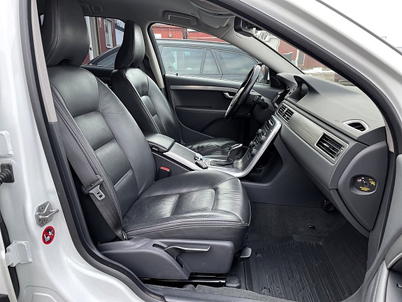 Volvo XC70 12 of 13