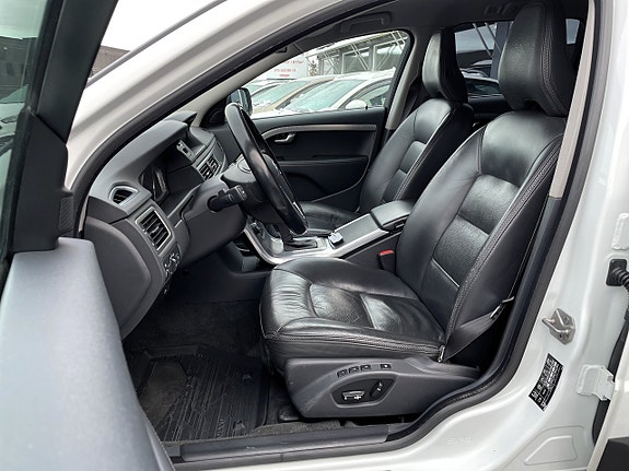 Volvo XC70 8 of 13