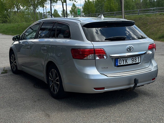 Toyota Avensis 4 of 5