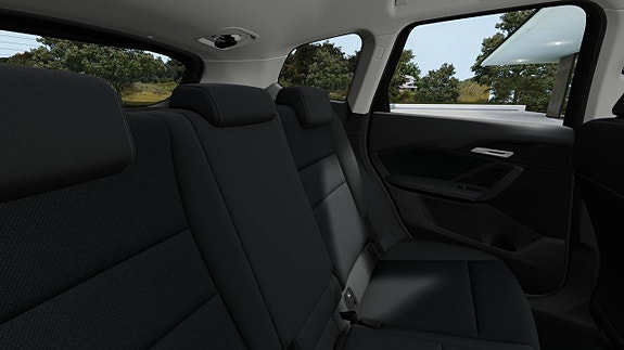 BMW iX1 8 of 11