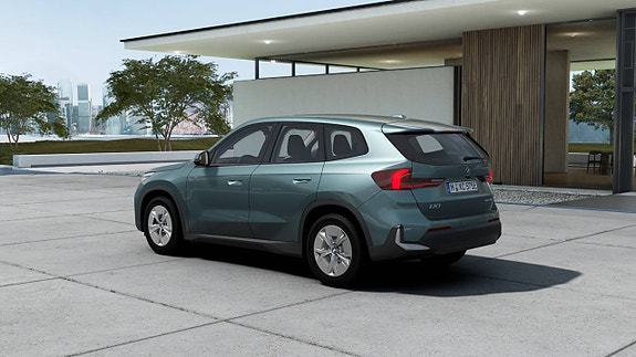 BMW iX1 9 of 11