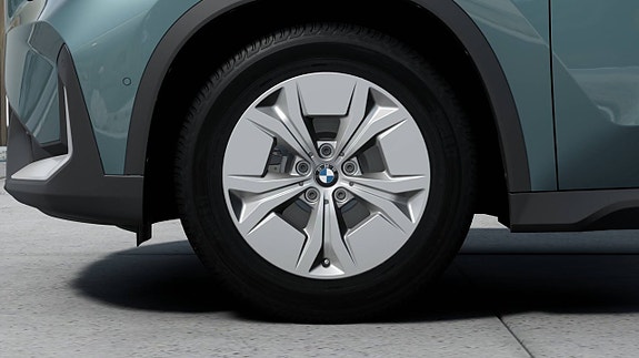 BMW iX1 4 of 5