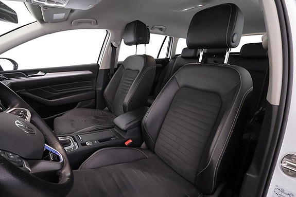Volkswagen Passat 16 of 23