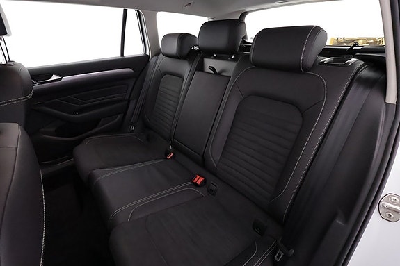 Volkswagen Passat 18 of 23