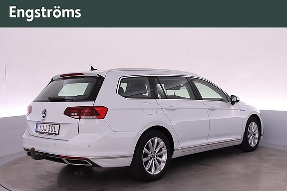 Volkswagen Passat 3 of 23