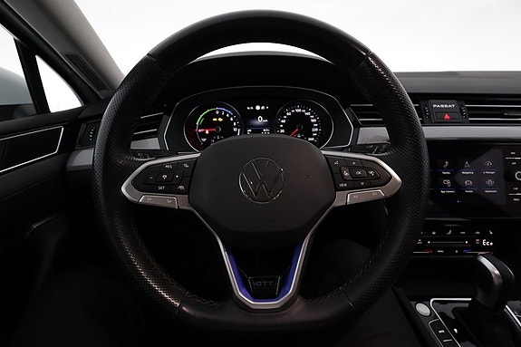 Volkswagen Passat 15 of 23