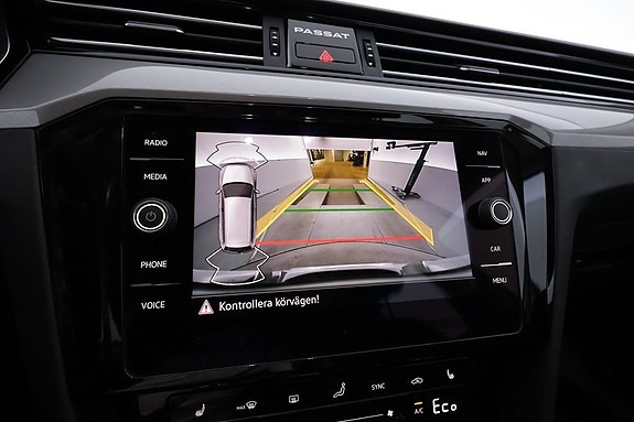 Volkswagen Passat 12 of 23