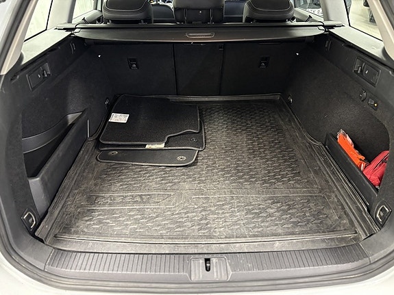 Volkswagen Passat 9 of 9