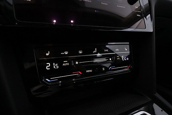 Volkswagen Passat 13 of 23