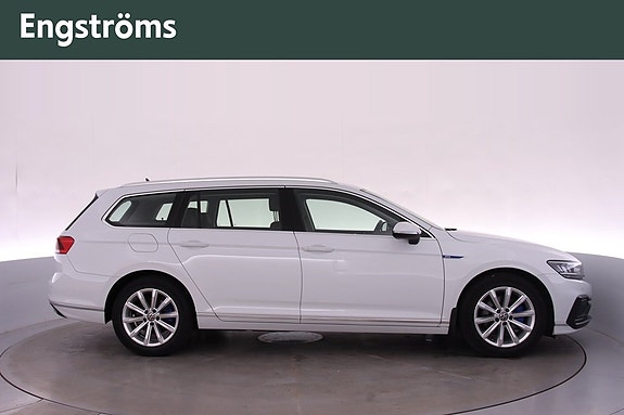 Volkswagen Passat 2 of 23
