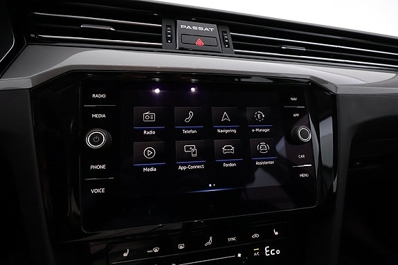 Volkswagen Passat 11 of 23