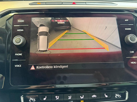 Volkswagen Passat 10 of 10