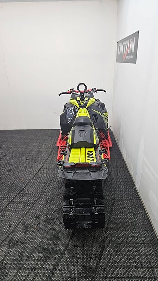 Lynx SHREDDER RE 3700 850 E-TEC Turbo 7 of 7