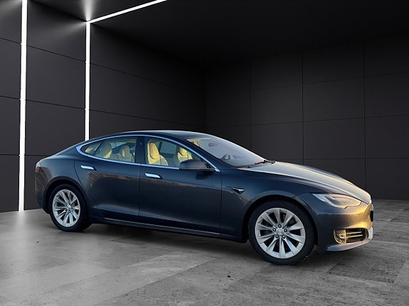 Tesla Model S 3 of 7
