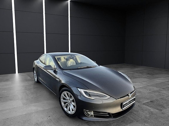 Tesla Model S 2 of 7