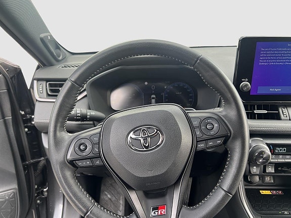 Toyota RAV4 9 of 13