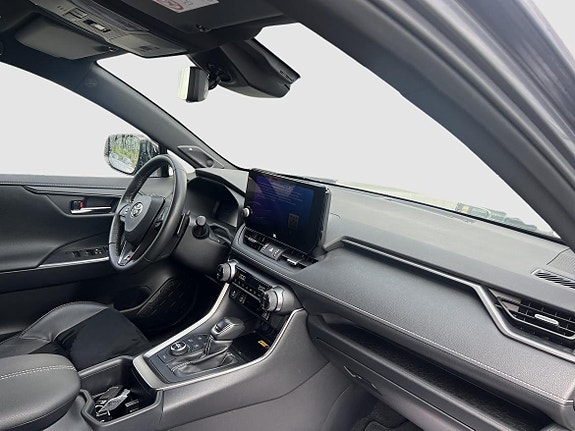 Toyota RAV4 7 of 13