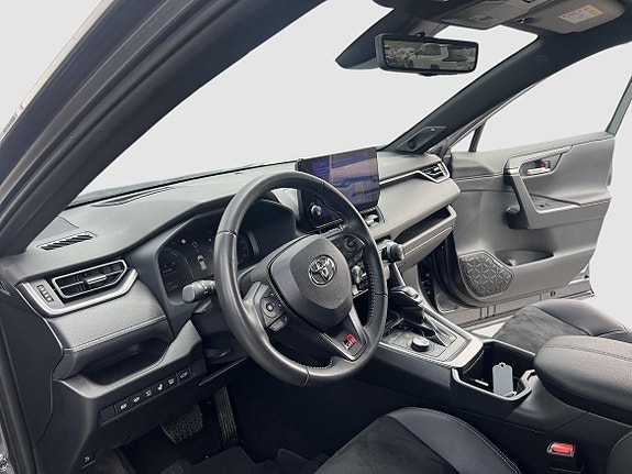 Toyota RAV4 8 of 13