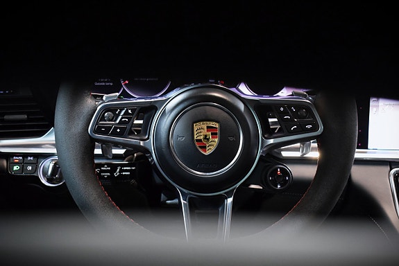 Porsche Panamera 4S 11 of 28