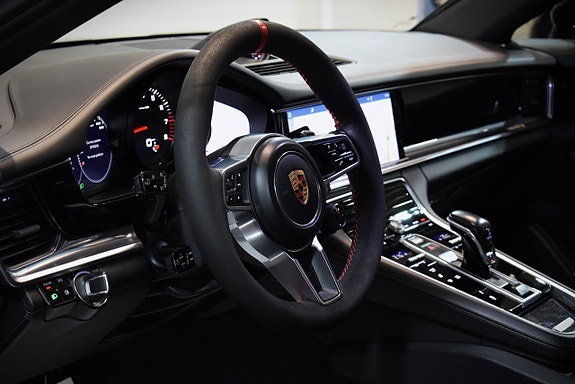 Porsche Panamera 4S 10 of 28