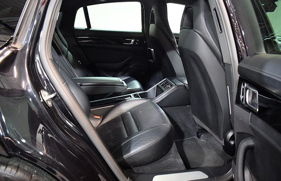 Porsche Panamera 4S 26 of 28