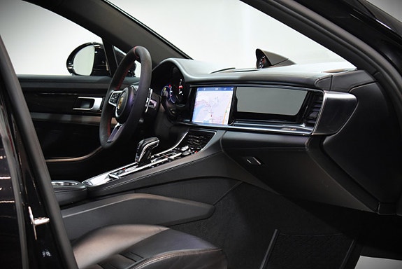 Porsche Panamera 4S 24 of 28