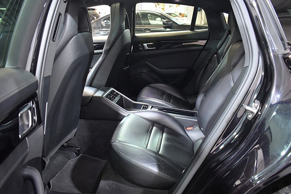 Porsche Panamera 4S 27 of 28