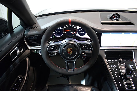 Porsche Panamera 4S 12 of 28