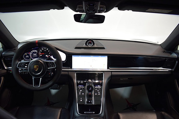 Porsche Panamera 4S 13 of 28