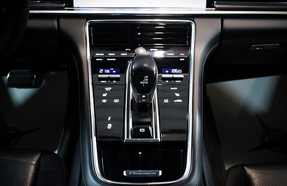 Porsche Panamera 4S 18 of 28
