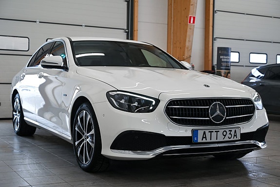 Mercedes-Benz E300 de 3 of 5