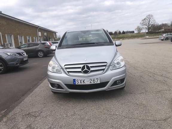 Mercedes-Benz B180