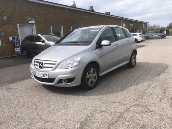 Mercedes-Benz B180 5 of 5