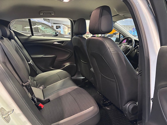 Opel Astra 9 of 15